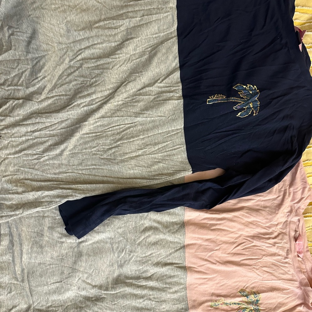 Lilly Pulitzer S XS Colorblock Long Sleeve Top with Palm Tree Design lounge